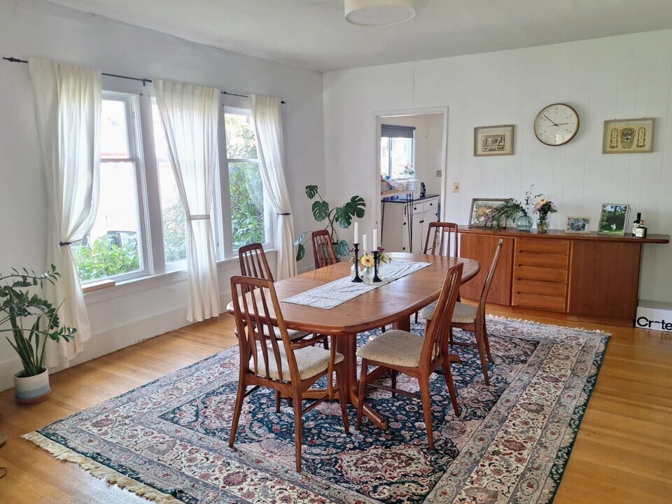 4332 Eastern Ave N, Unit lower in Seattle, WA - Foto de edificio