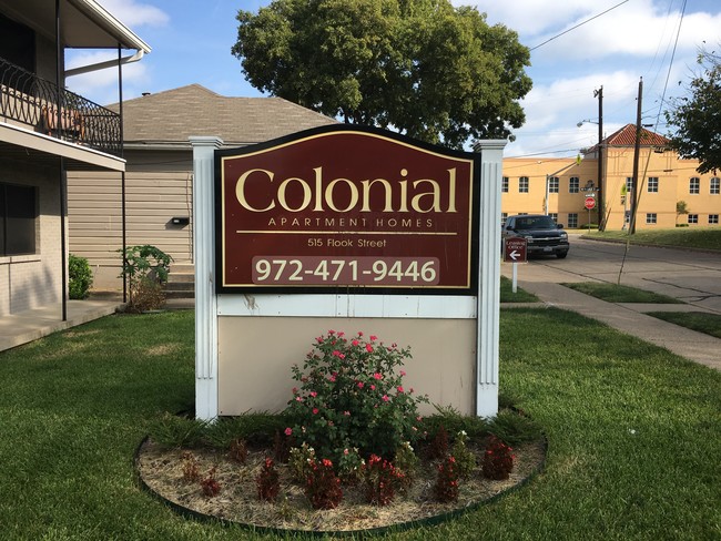 Colonial Apartments in Garland, TX - Foto de edificio - Building Photo