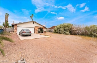 1733 Michael Way in Las Vegas, NV - Building Photo - Building Photo