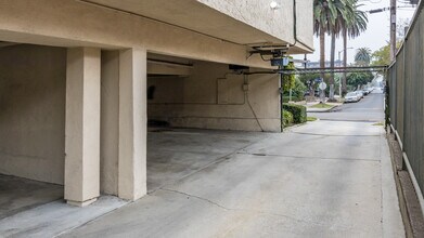 Lido Apartments - 10535 Rose Ave in Los Angeles, CA - Foto de edificio - Building Photo