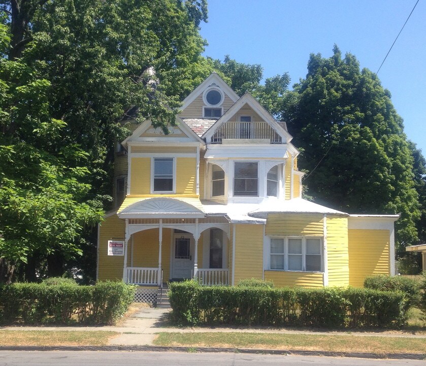 25 Woodlawn Ave in Albany, NY - Building Photo