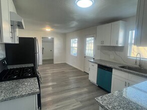 2302 35th Ave N in Texas City, TX - Building Photo - Building Photo