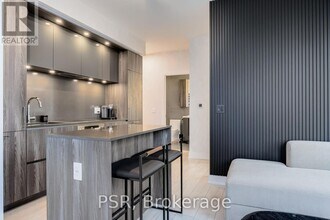 35-3535 Mercer St in Toronto, ON - Building Photo - Building Photo