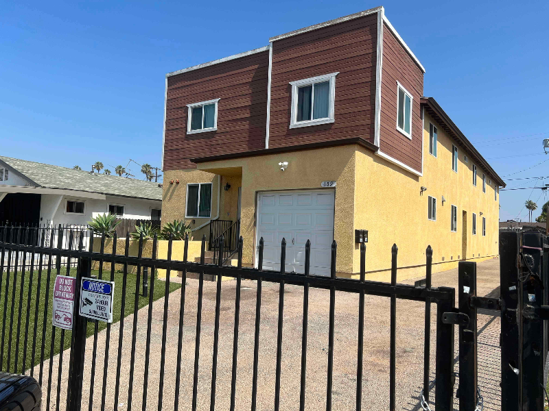 161 W 79th St in Los Angeles, CA - Building Photo