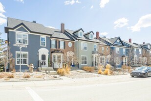 26 River Heights Link in Cochrane, AB - Building Photo