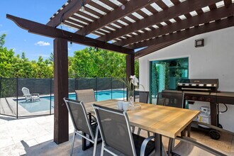 942 SE 13th Ave in Deerfield Beach, FL - Building Photo - Building Photo