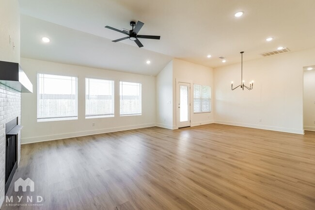 1020 Autumn Royal Ave in Lowell, AR - Foto de edificio - Building Photo