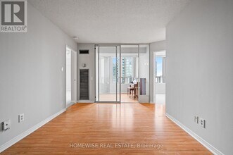 7-1817 Bishop Ave in Toronto, ON - Building Photo - Building Photo