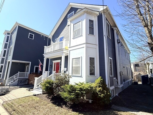 4 Woodworth St in Boston, MA - Building Photo - Building Photo