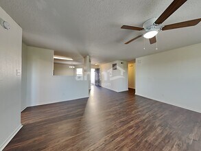 527 Bourneside Dr in Greenfield, IN - Building Photo - Building Photo