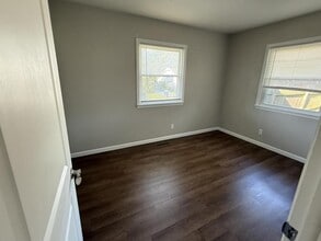 411 W 4th St in Webb City, MO - Building Photo - Building Photo