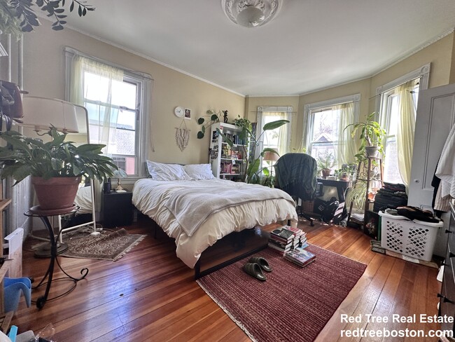 4 Montcalm Ave, Unit 2