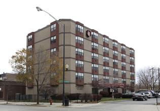 Booth Manor in Chicago, IL - Building Photo - Building Photo