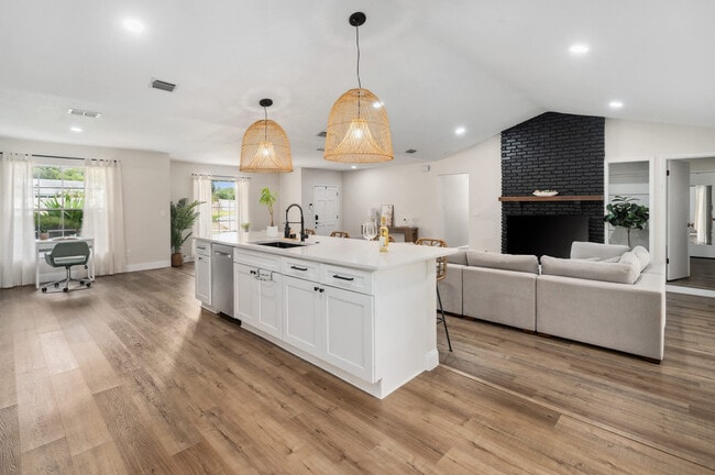 4520 Lake Gem Cir in Orlando, FL - Building Photo - Building Photo