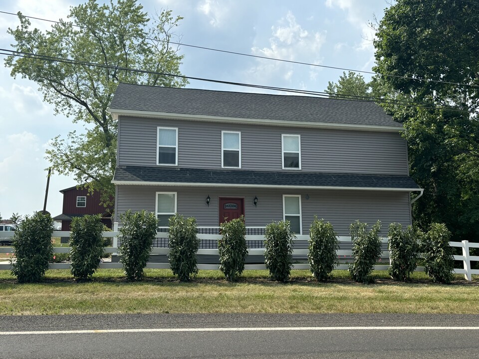 31 Church Rd in Hatfield, PA - Foto de edificio