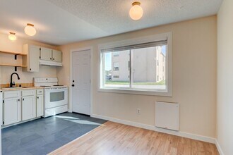 685 SE Ireland St in Oak Harbor, WA - Building Photo - Building Photo