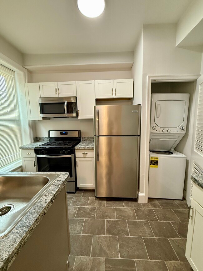 106 Forrest Ave, Unit 1 in Narberth, PA - Foto de edificio - Building Photo