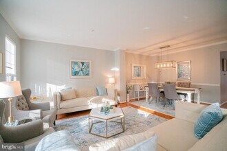 4777 Thornbury Dr in Fairfax, VA - Building Photo - Building Photo