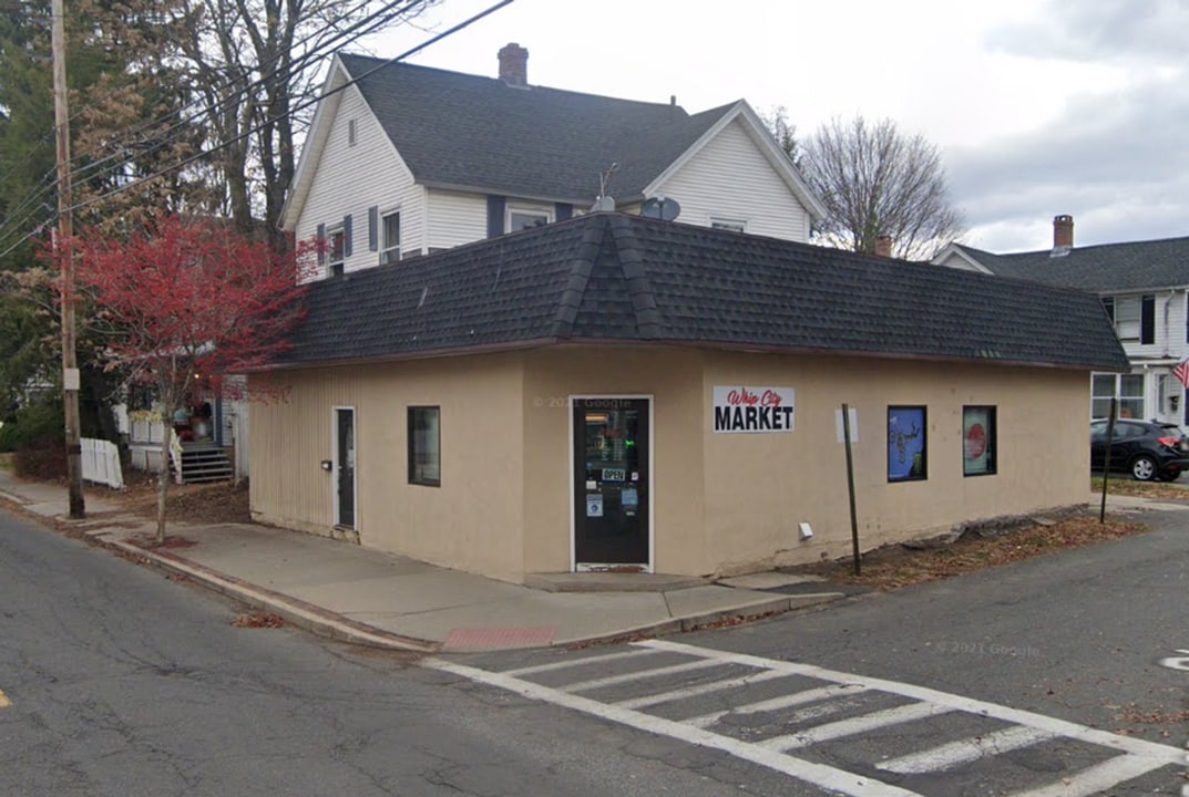 94 Meadow St in Westfield, MA - Building Photo