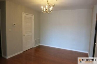 1123 Waterford Dr in Edison, NJ - Building Photo - Building Photo