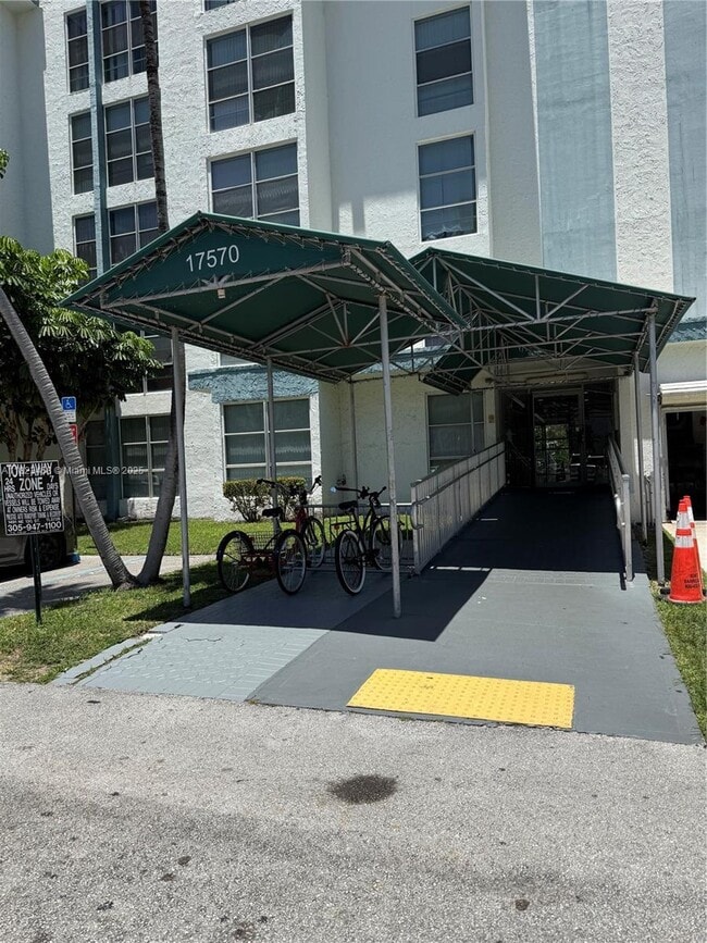 17570 Atlantic Blvd in Sunny Isles Beach, FL - Building Photo - Building Photo