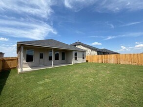 261 Seven Seas Dr in Kyle, TX - Building Photo - Building Photo