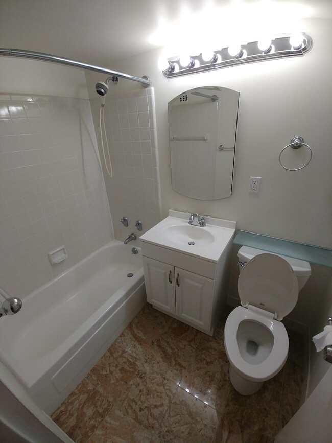 2 Hawthorne Pl, Unit 12J in Boston, MA - Building Photo - Building Photo