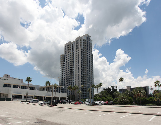 Water's Edge Condominiums in Clearwater, FL - Building Photo - Building Photo