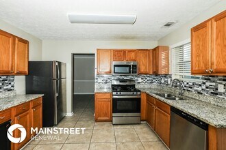 1496 Paladin Ct in Hampton, GA - Foto de edificio - Building Photo