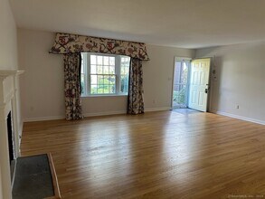 7 Wilshire Rd in Madison, CT - Building Photo - Building Photo