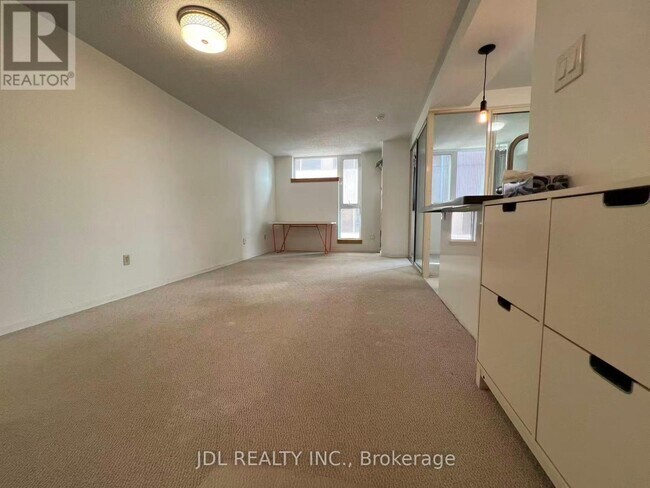 1055 Bay St. in Toronto, ON - Building Photo - Building Photo