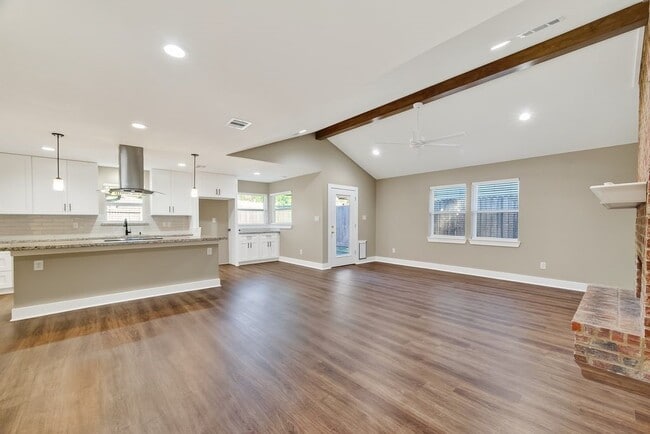 2103 Woodway Dr in New Caney, TX - Building Photo - Building Photo