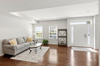 5917 Glen Willow Wy in Ellicott City, MD - Building Photo - Building Photo