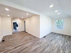 353 Bridgeport Ave in Milford, CT - Building Photo - Building Photo