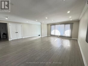 52 Centre St N in Brampton, ON - Building Photo - Building Photo