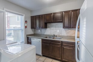 Spottswood Manor in Memphis, TN - Building Photo