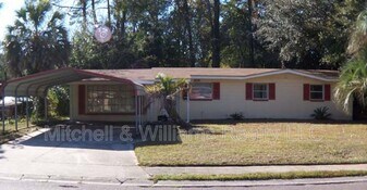 8630 Howell Dr in Jacksonville, FL - Building Photo