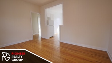 3817 N Fremont St, Unit #3825.5-W3 in Chicago, IL - Building Photo - Building Photo