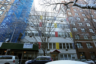 58 68th St in New York, NY - Building Photo - Building Photo