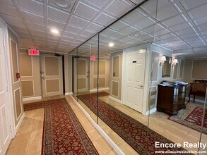 1243 Beacon St, Unit 2C in Brookline, MA - Building Photo - Building Photo