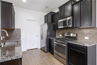 2524 McDonald Way in Austin, TX - Foto de edificio - Building Photo