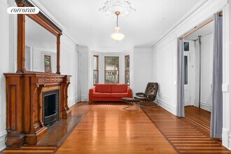 131 1/2 Noble St in Brooklyn, NY - Building Photo - Building Photo