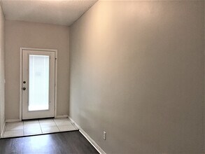 560 Benton Dr in Melbourne, FL - Foto de edificio - Building Photo