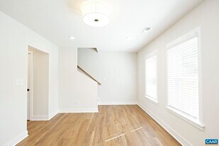 917 Belmont Ave in Charlottesville, VA - Building Photo