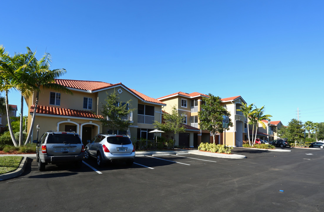 Bella Casa Luxury Condos in Ft. Myers, FL - Foto de edificio