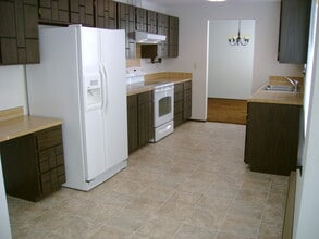 1420 W 10th St in Port Angeles, WA - Building Photo - Building Photo