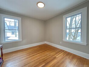 51 Park Ave in Arlington, NY - Foto de edificio - Building Photo