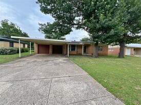 1025 Warden St in Benbrook, TX - Building Photo