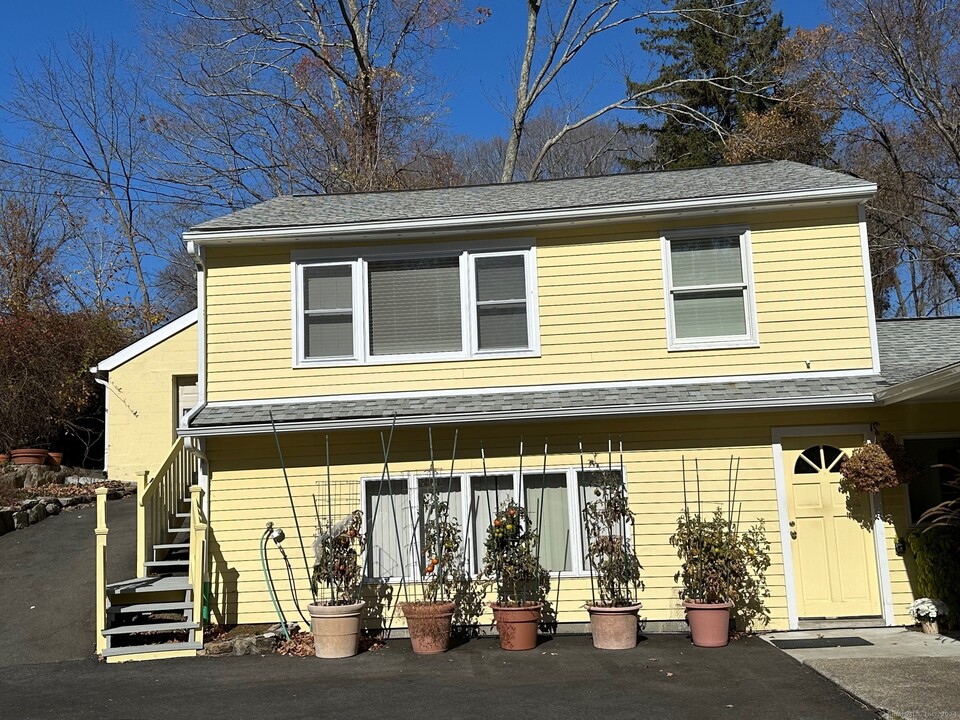 360 Limestone Rd in Ridgefield, CT - Building Photo