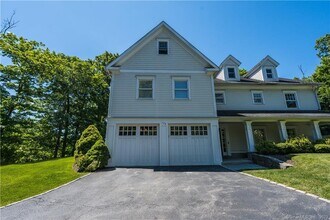 176 Valley Rd in Greenwich, CT - Building Photo - Building Photo